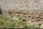Soubassement du mur sud