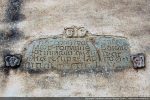 Entourée de petites têtes du 10e siècle, cette inscription a été commanditée par Jacques de Rome, de l’ordre des frères prêcheurs, en commémoration d’un miracle qu’il avait accompli en faisant pousser du blé sur de la pierre - 1455