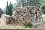 Abside : pierres réemployées du 9e siècle, partie du 10e siècle et réfection du 16e siècle