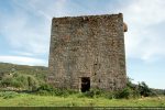 Tour dite de l’Abbadia se dressant sur une colline surplombant la vallée du Taravo