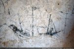 Graffiti sur les absides&nbsp;: bateau en détresse&nbsp;: voiles affalées et cordages vacillants