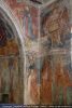 Angle de l’arc triomphal et du mur sud. Toute la chapelle est-elle recouverte de fresques ? On peut le supposer.
