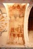 Voûte en berceau devant l’abside : fresques du 15e siècle et stucs du 17e siècle