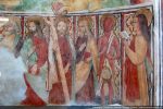 Cortège des apôtres : de droite à gauche : Saint Jean, Barthélémy portant sa peau, un apôtre non identifié, Saint André portant une croix, deux apôtres non identifiés