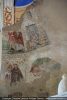 Dans le bas, Saint Antoine de Padoue portant l’Enfant Jésus (fin 15e siècle). Au-dessus de l’inscription S. Pietro in vincola, deux personnages ; Saint Pierre tenu enchainé par un garde tandis qu’un soldat à l’allure barbaresque veille sur la prison